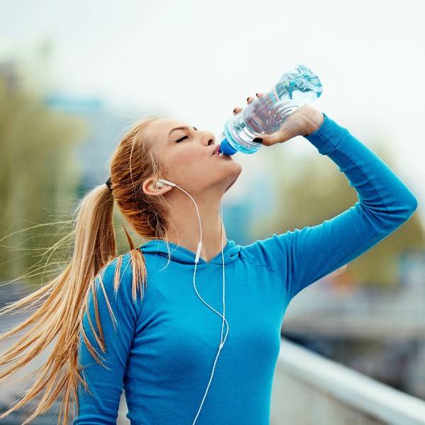 اهمیت مصرف آب در ورزشکاران